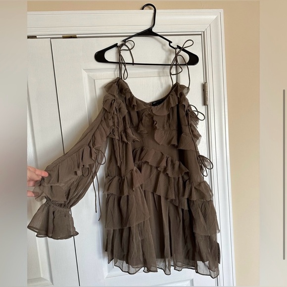 NWT ASOS Ruffle Off the Shoulder Mini Dress - Picture 2 of 4